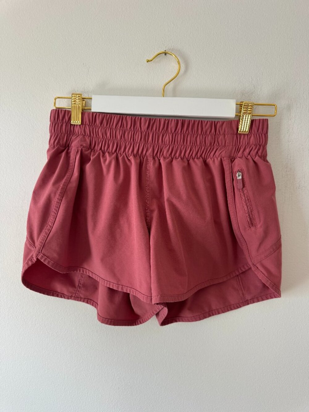 Lululemon Tracker Short V *4" pink
